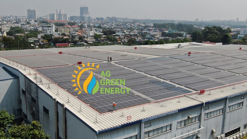 Hệ thống điện từ mặt trời mái nhà giúp tiết kiệm chi phí điện năng hàng tháng cho người dân và doanh nghiệp.