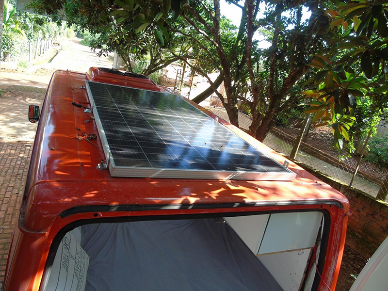 Nhà di động sử dụng các tấm pin năng lượng mặt trời, tạo thành hệ thống điện mặt trời độc lập, có thể di chuyển đến bất kỳ đâu.