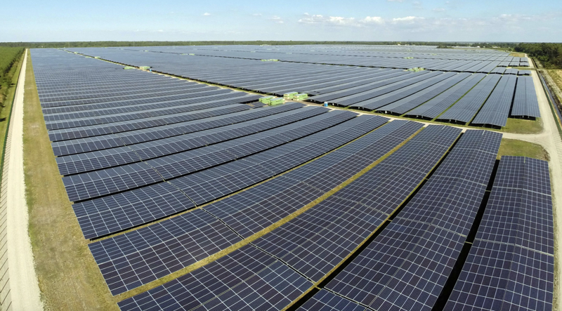 Một trong những trang trại điện mặt trời lớn nhất tại Trung Quốc